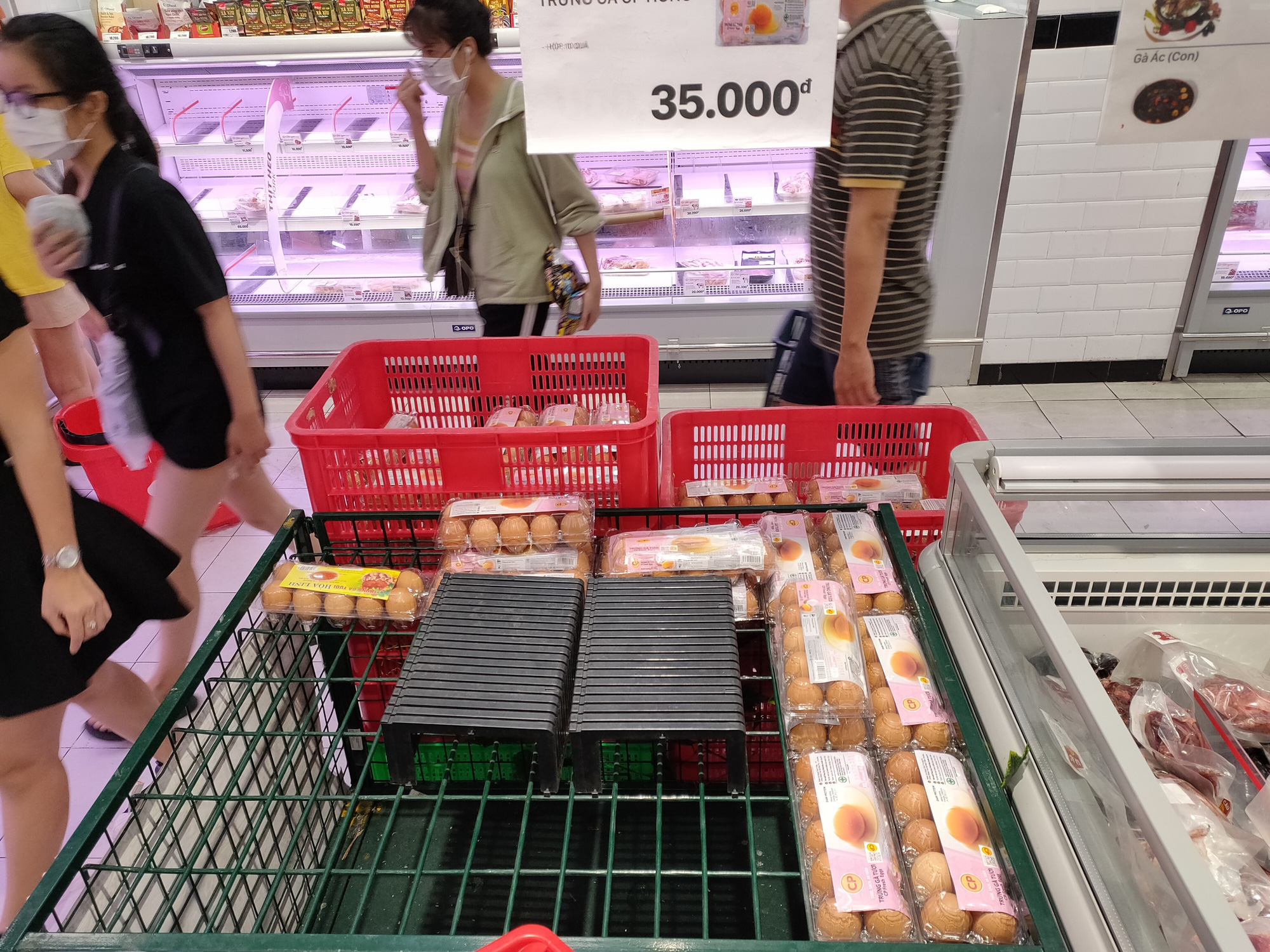 Người dân “rồng rắn” xếp hàng tại siêu thị trước ngày Đà Nẵng thực hiện mạnh hơn Chỉ thị 16 - Ảnh 10.
