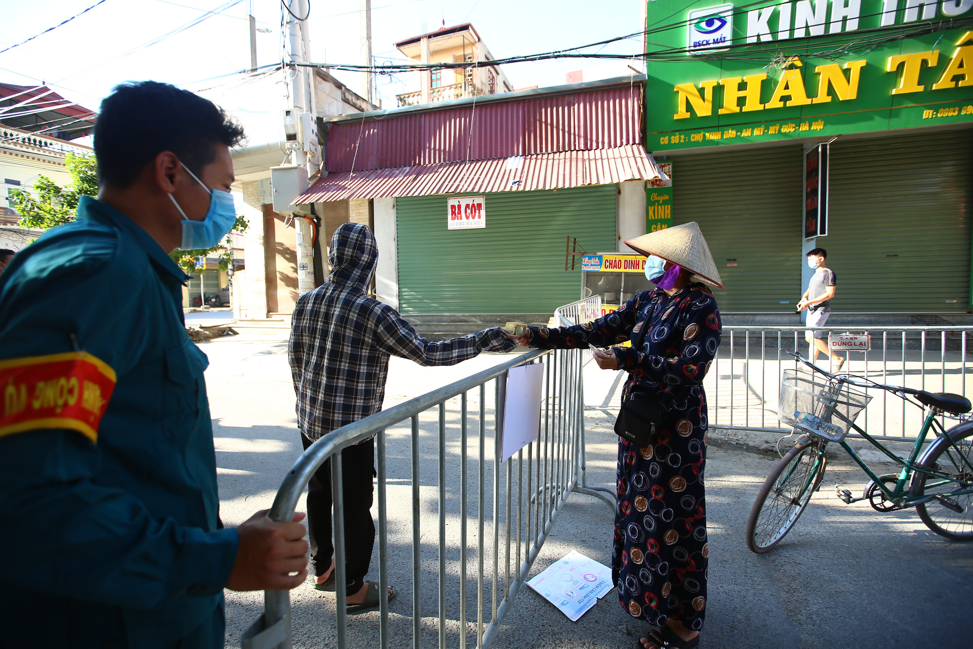 Người phụ nữ bán rau dương tính SARS-CoV-2, đã tiếp xúc nhiều người