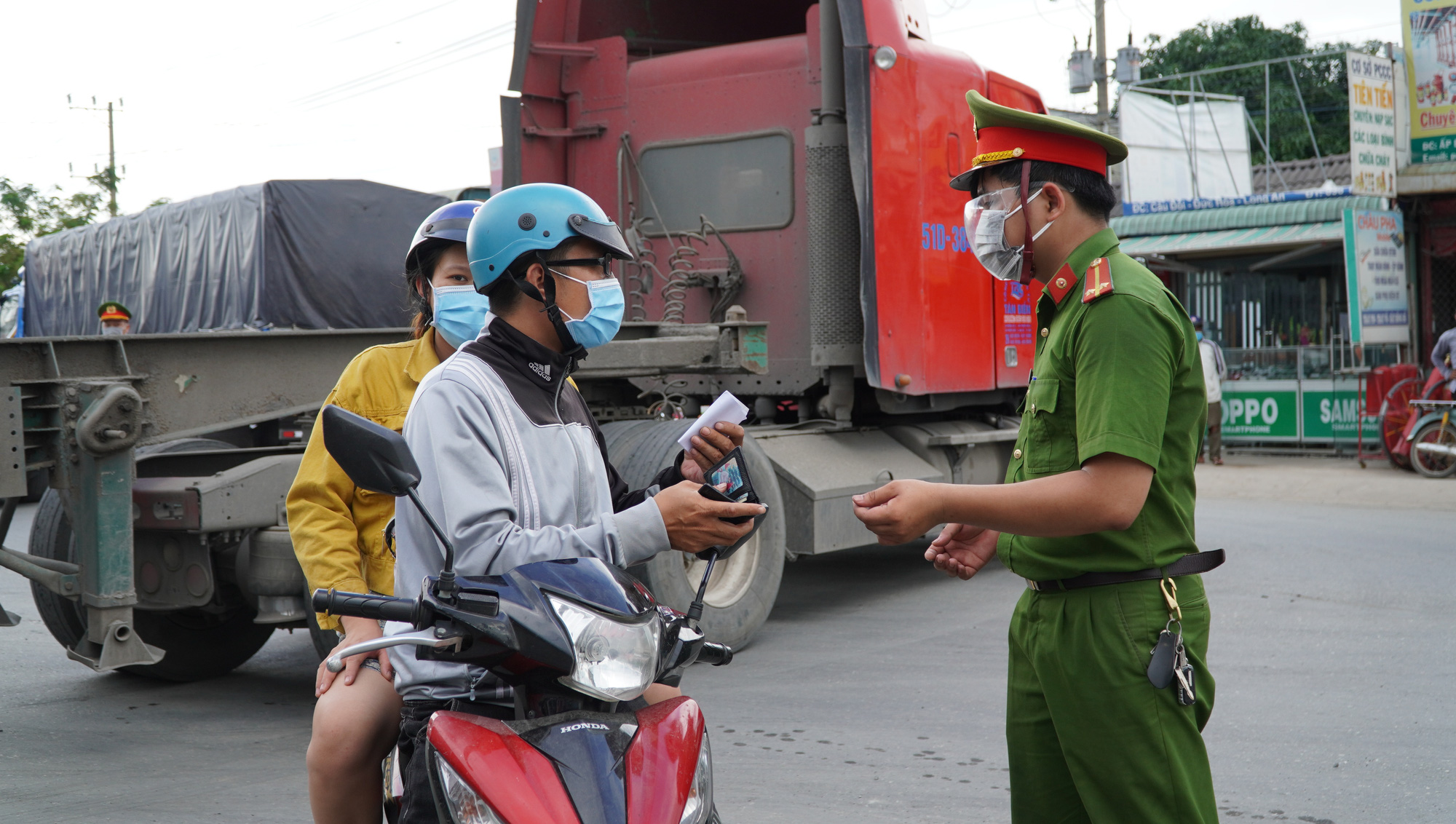 Cửa ngõ Long An kẹt xe kéo dài - Ảnh 5.