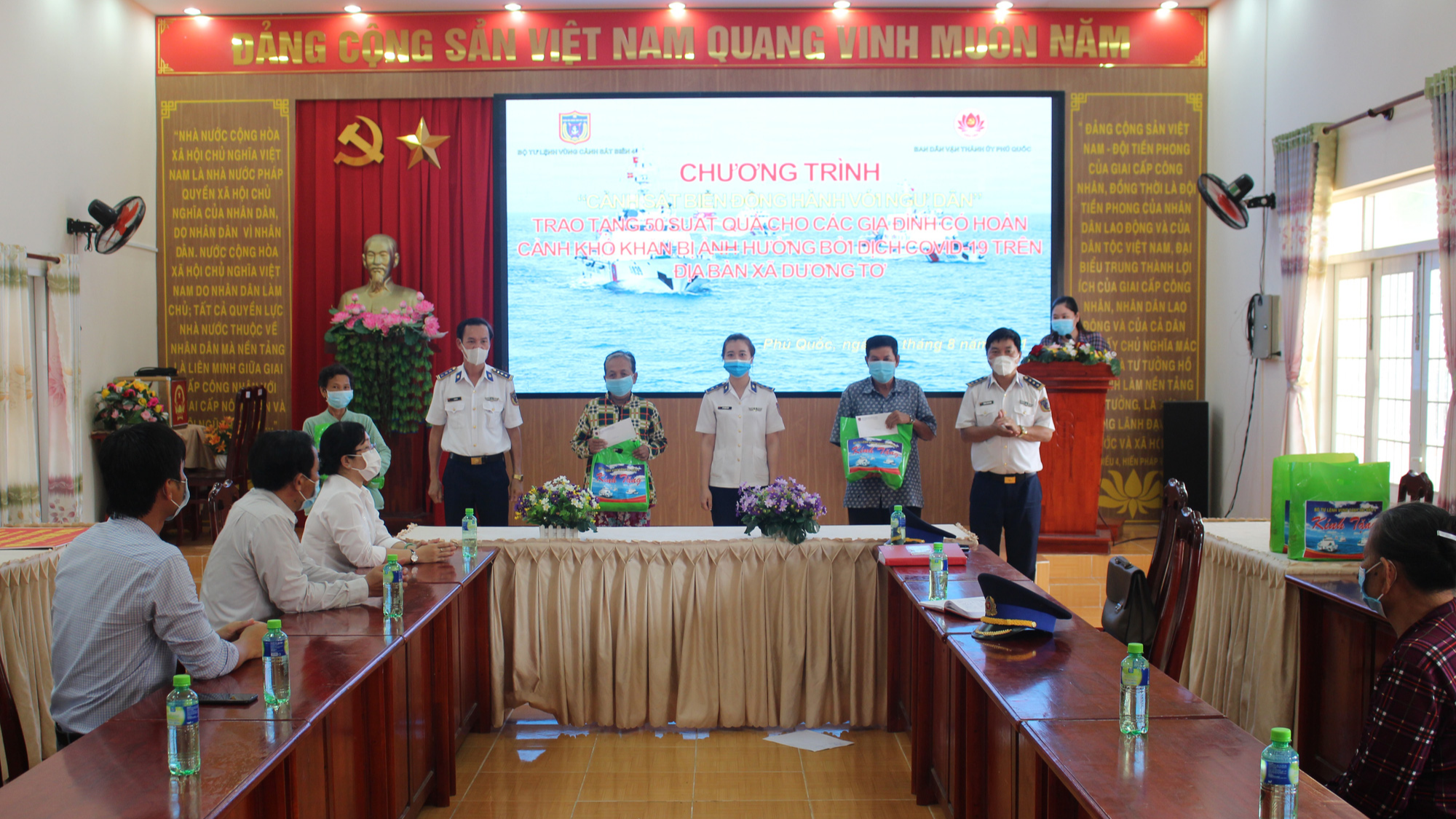 Cảnh sát biển và biên phòng ở Kiên Giang giúp dân nghèo ổn định cuộc sống - Ảnh 4.