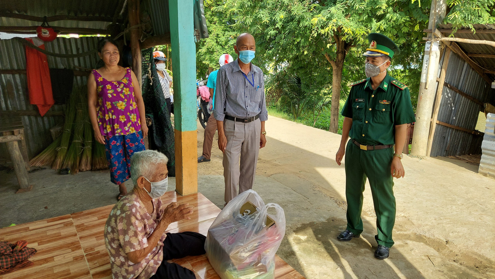 Cảnh sát biển và biên phòng ở Kiên Giang giúp dân nghèo ổn định cuộc sống - Ảnh 6.