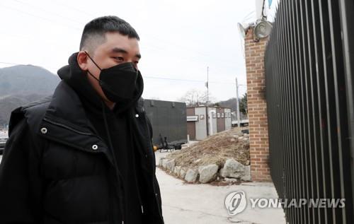 Môi giới mại dâm, Seungri của nhóm Big Bang bị kết án 3 năm tù - Ảnh 2.