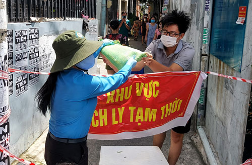 Đề nghị Chính phủ chỉ đạo tháo gỡ thủ tục để kịp thời hỗ trợ người lao động - Ảnh 1.