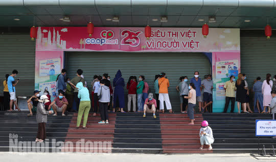 Đà Nẵng: Người dân lại đổ xô đến chợ mua đồ tích trữ - Ảnh 11.