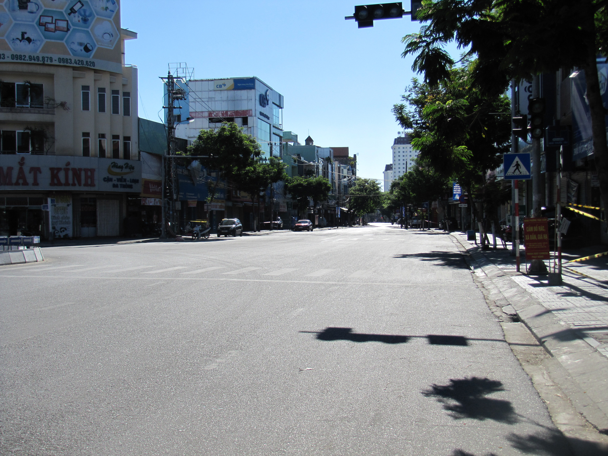 Hình ảnh đường phố Đà Nẵng vắng tanh sẽ đưa bạn đến những vùng vắng đẹp và yên tĩnh, giúp bạn thoát ra khỏi những ồn ào của đời sống và giải tỏa căng thẳng.