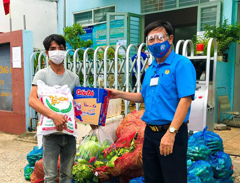 Đeo bám cơ sở, tận lực chăm lo đoàn viên - lao động - Ảnh 1.