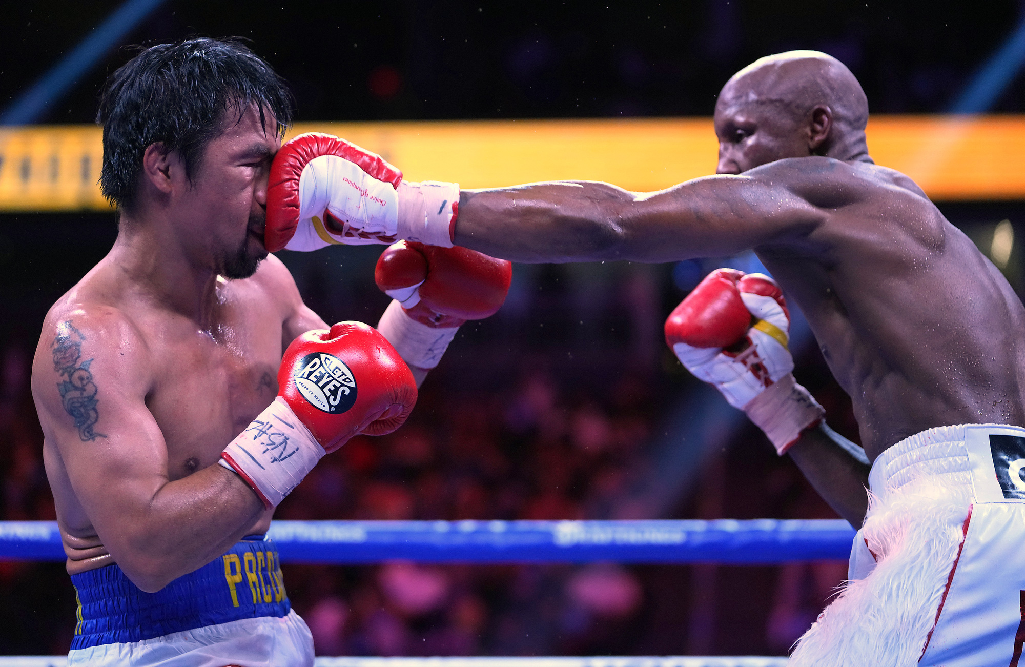 Manny Pacquiao thất bại trong trận tranh đai vô địch WBA hạng bán trung - Ảnh 2.