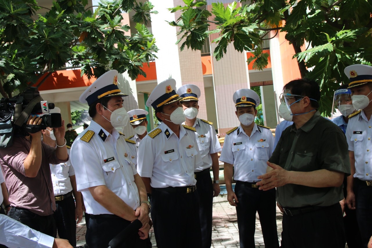Thủ tướng Phạm Minh Chính kiểm tra công tác phòng chống dịch Covid-19 tại TP HCM - Ảnh 1.