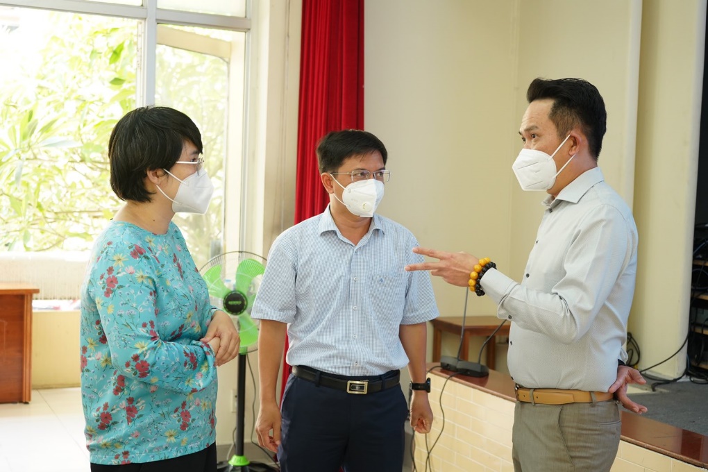 Hội Doanh nhân trẻ Việt Nam và tập đoàn TTC tặng máy X-Quang di động cho UBND Quận 5 - Ảnh 2.