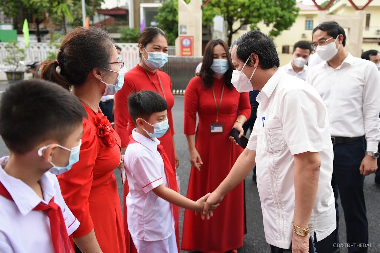 Bộ trưởng Nguyễn Kim Sơn: Lùi năm học mới tại những tỉnh Covid-19 phức tạp - Ảnh 1. Bộ trưởng Nguyễn Kim Sơn: Lùi năm học mới tại những tỉnh Covid-19 phức tạp - Ảnh 1.