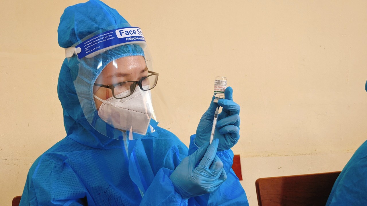 “Biệt đội cấp cứu 916” ở Cần Thơ tham gia tiêm vắc-xin ngừa Covid-19 - Ảnh 14.