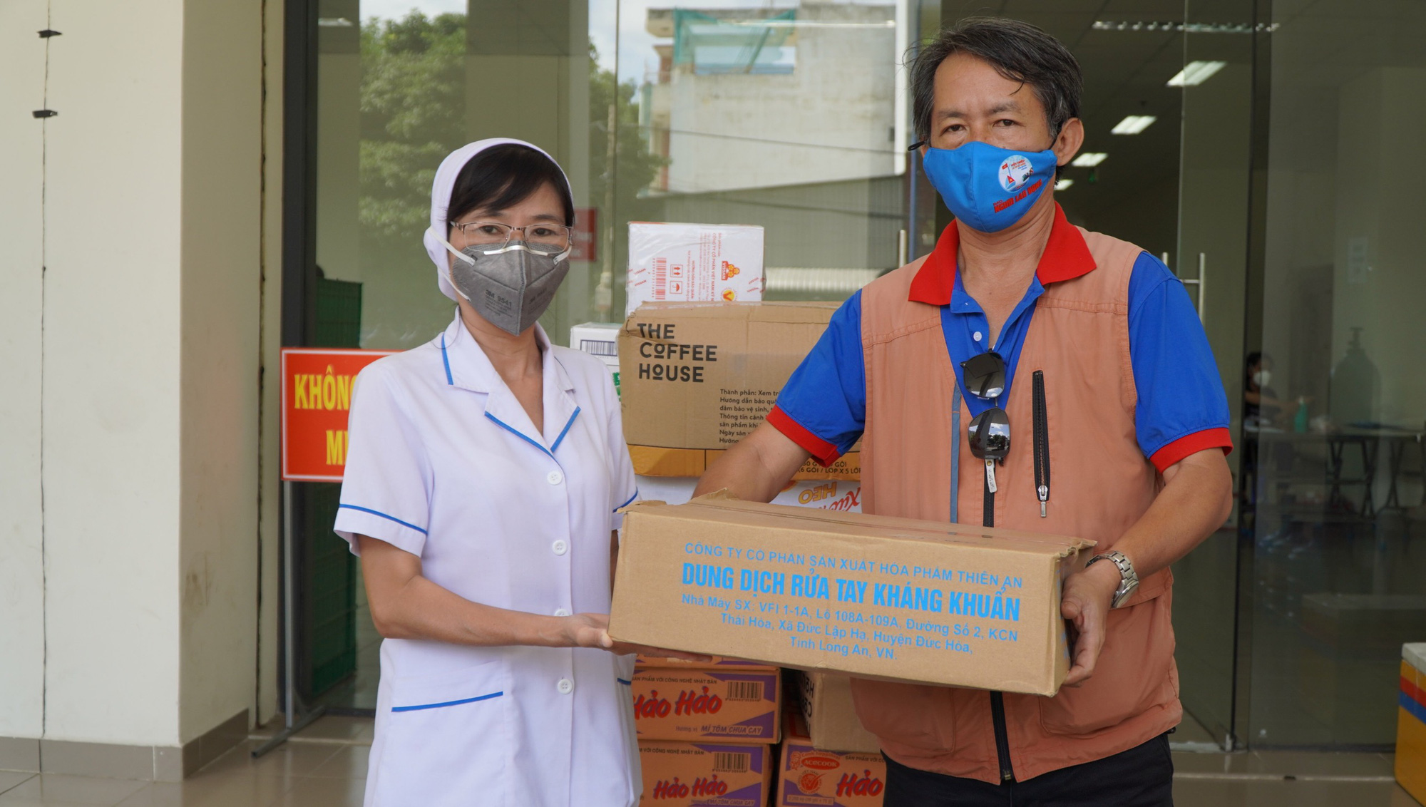 Thực phẩm miễn ph&iacute; đến Bệnh viện D&atilde; chiến thu dung điều trị Covid-19 số 2 - Ảnh 3.