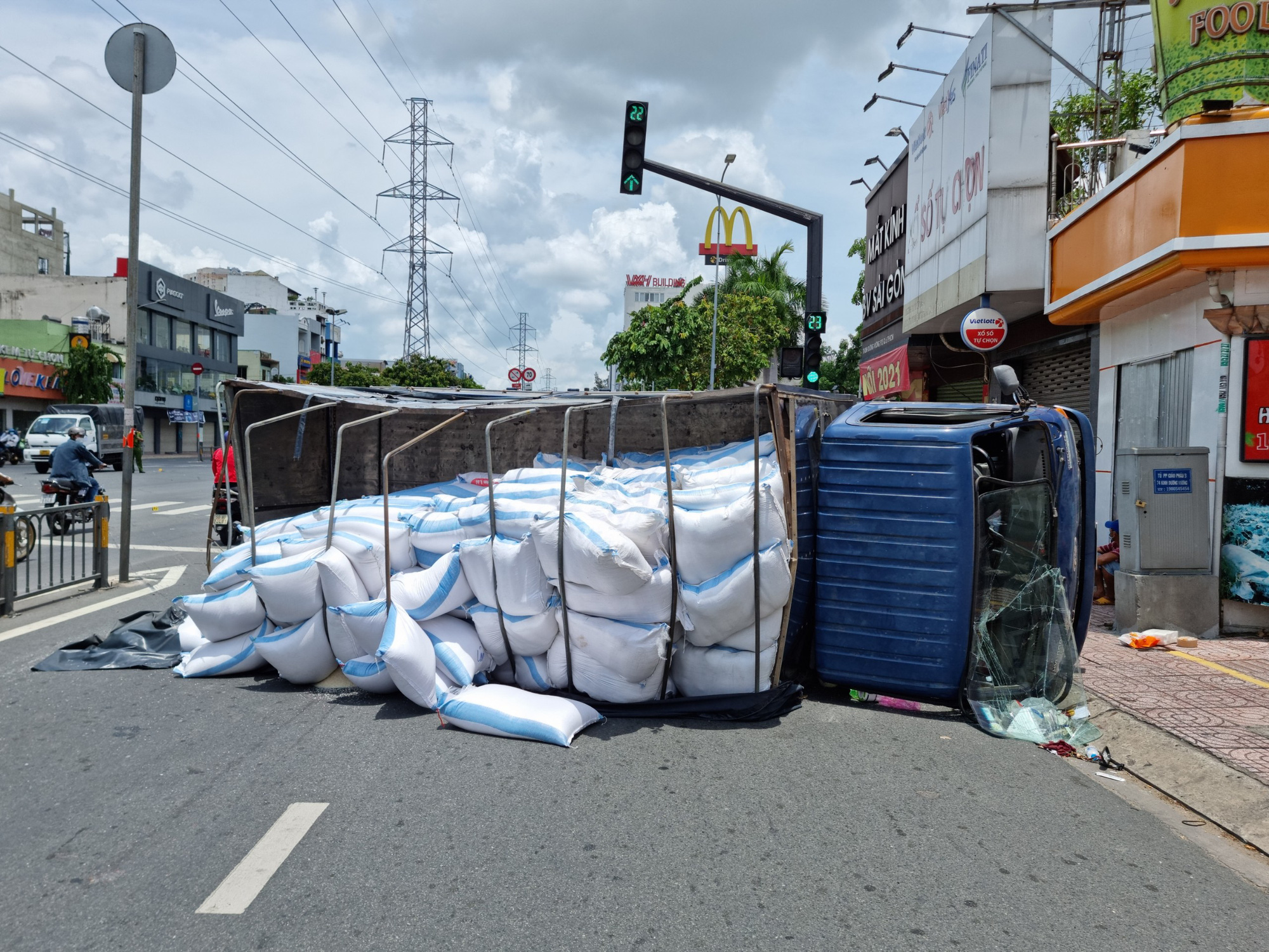 Tai nạn thương tâm ở quận 6, TP HCM - Ảnh 1.