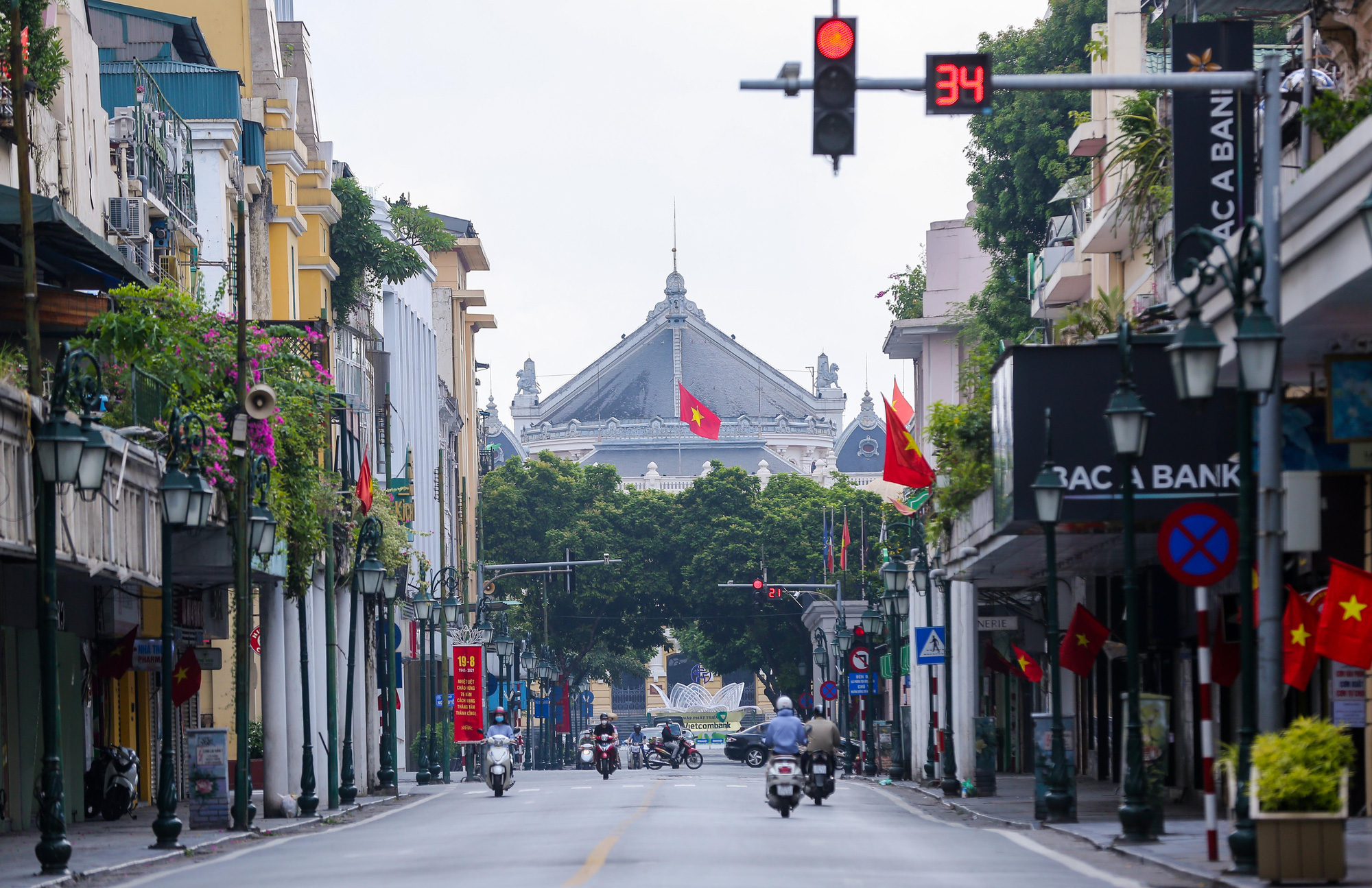 Hà Nội thực hiện nghiêm giãn cách xã hội trong ngày Quốc khánh 2-9 - Ảnh 4.