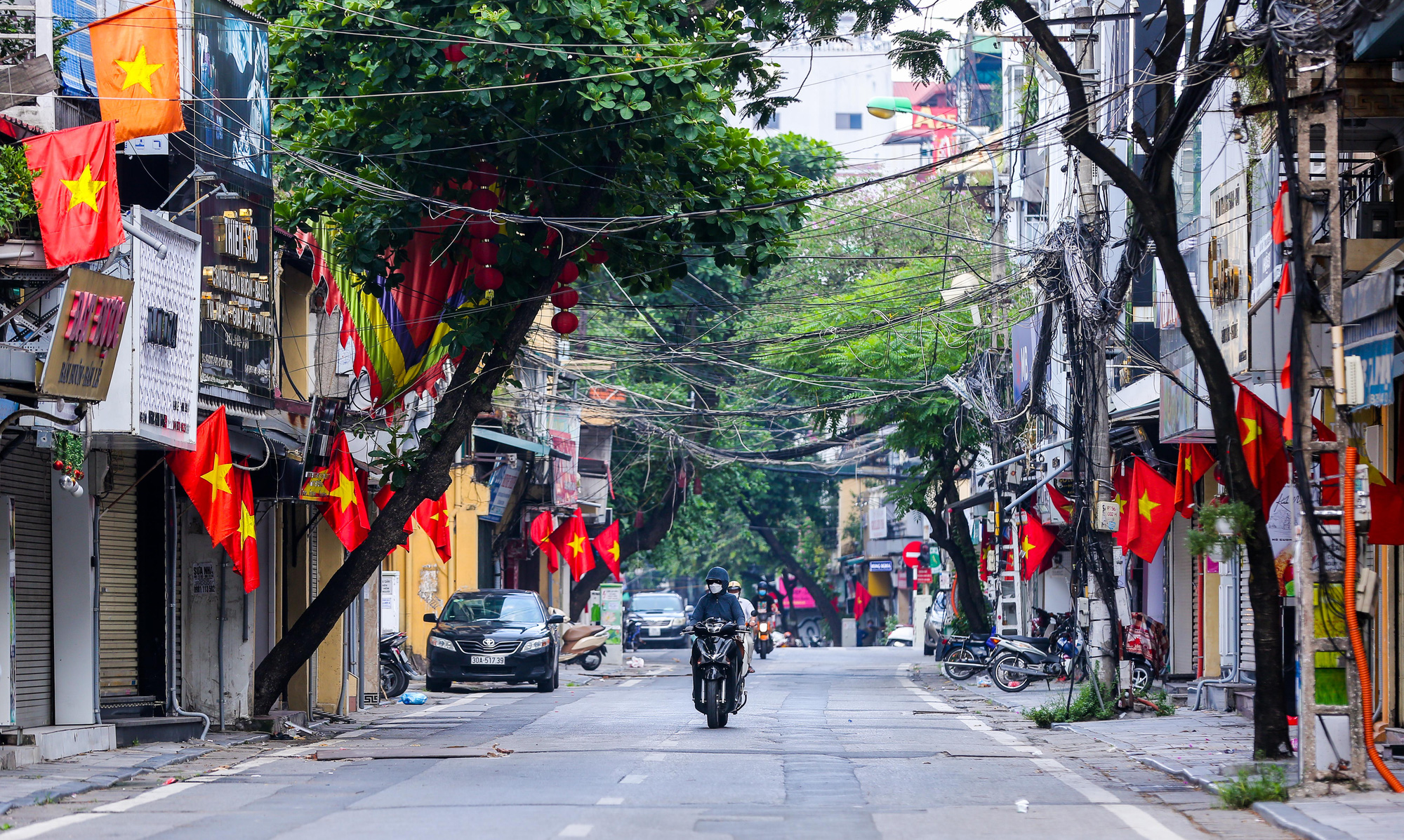 Hà Nội thực hiện nghiêm giãn cách xã hội trong ngày Quốc khánh 2-9 - Ảnh 7.