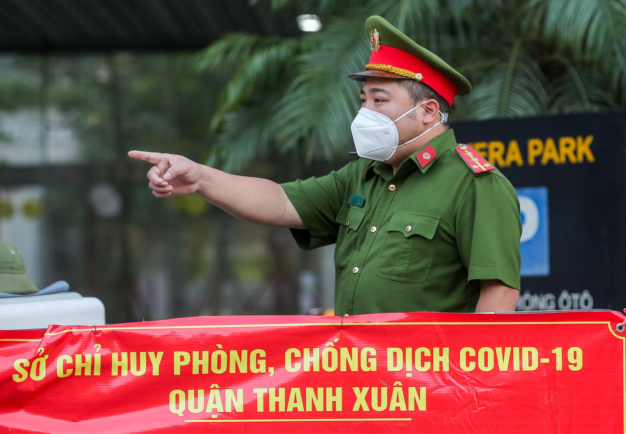 CLIP: Phong toả chung cư cao cấp Rivera Park có ca bệnh Covid-19 - Ảnh 5. CLIP: Phong toả chung cư cao cấp Rivera Park có ca bệnh Covid-19 - Ảnh 5.