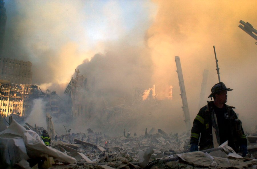 Những hình ảnh khủng khiếp về sự kiện 11-9-2001 - Ảnh 14.