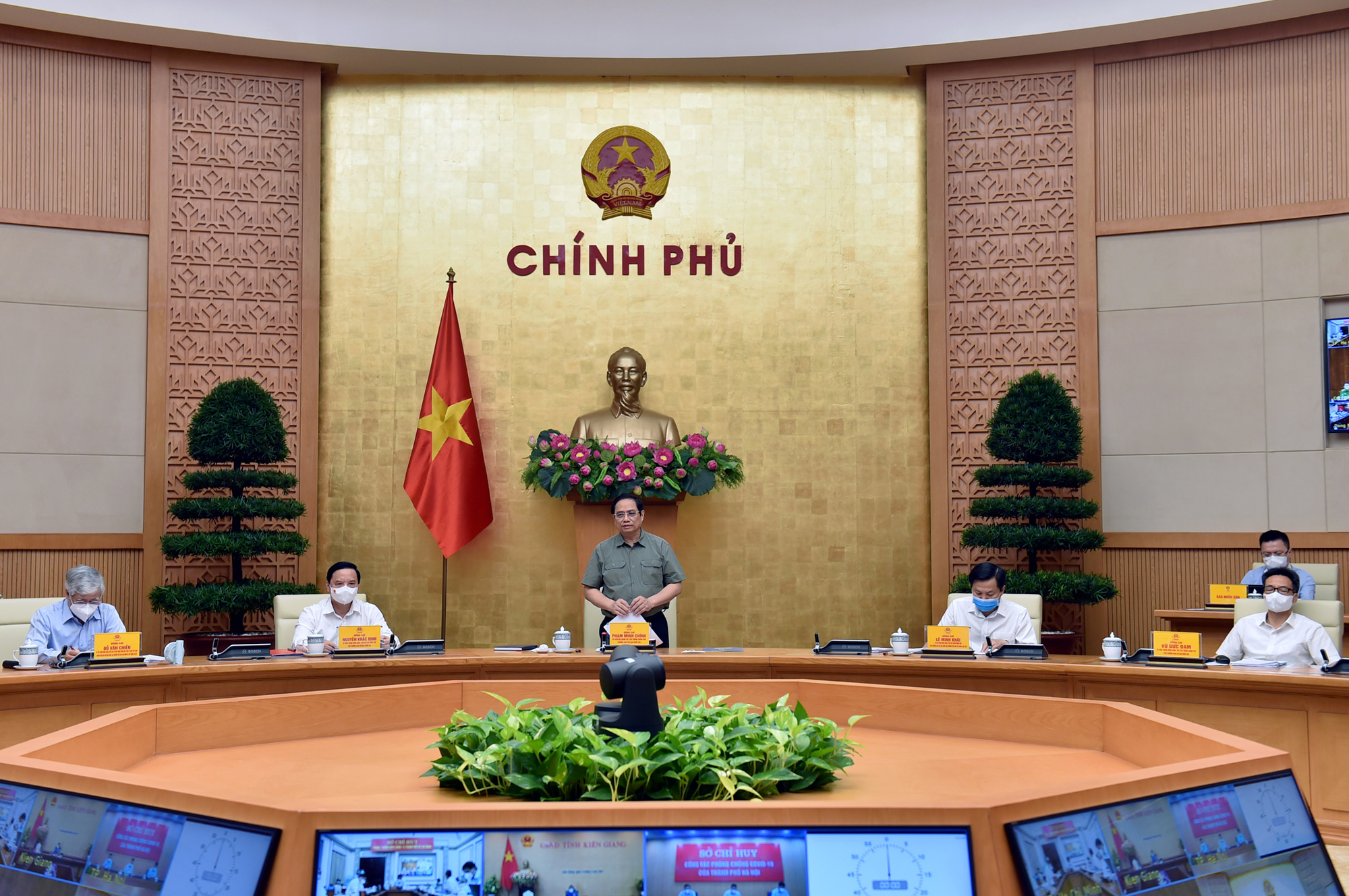 Mở cửa theo lộ trình, từng bước có kiểm soát - Ảnh 1.