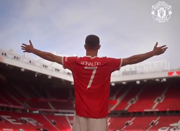 Áo số 7 đạt doanh số cực khủng, Ronaldo gây sốt Giải Ngoại hạng Anh - Ảnh 5. Áo số 7 đạt doanh số cực khủng, Ronaldo gây sốt Giải Ngoại hạng Anh - Ảnh 5.