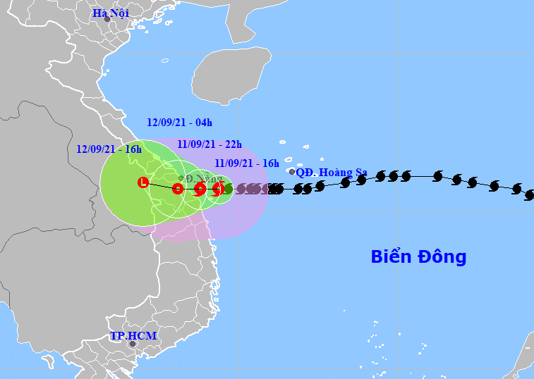 Đêm nay bão số 5 đổ bộ từ Thừa Thiên - Huế đến Quảng Ngãi, lo ngập lụt trên diện rộng - Ảnh 1.