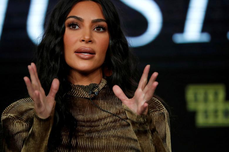 Người đẹp Kim Kardashian bị hàng xóm khởi kiện - Ảnh 1.