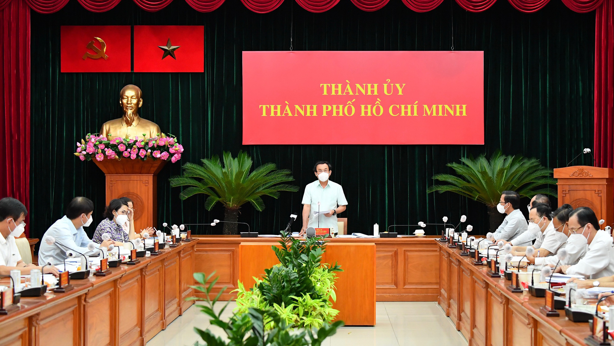 TP HCM sẽ triển khai thí điểm thẻ xanh, thẻ vàng Covid-19 - Ảnh 1.