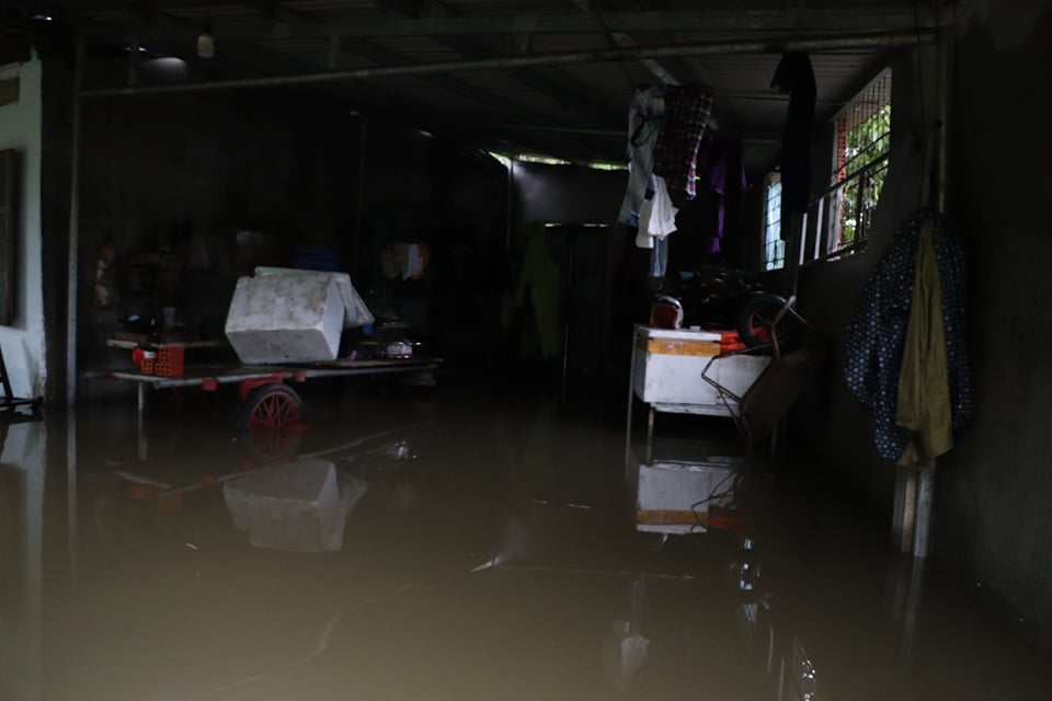 Mưa lớn, Quảng Nam sơ tán hàng ngàn người dân đề phòng sạt lở - Ảnh 5.