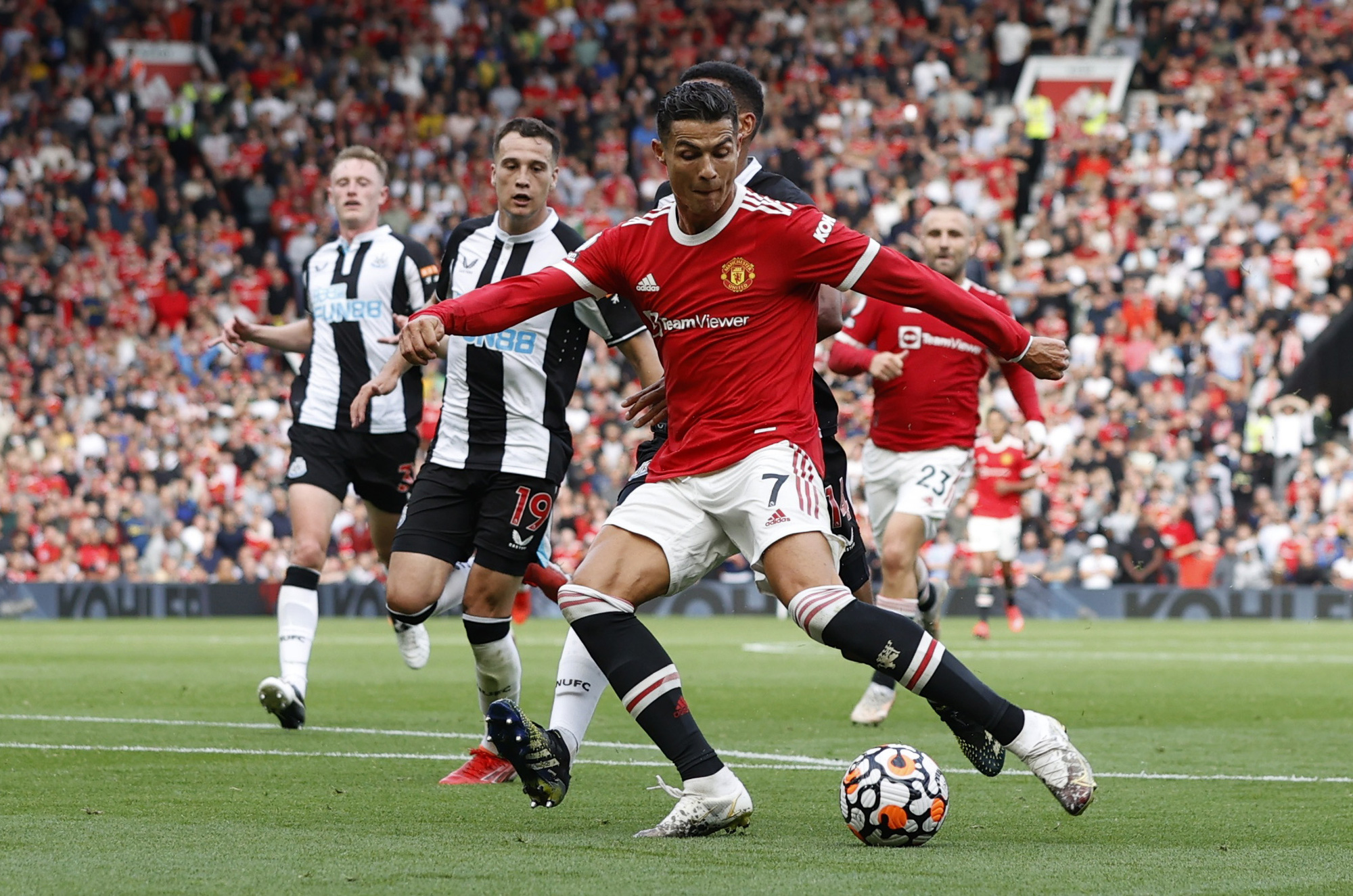 Ronaldo xung trận với Man United, Young Boys khó tránh thất bại Champions League - Ảnh 1.