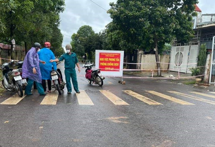 Vừa nới lỏng giãn cách, TP Buôn Ma Thuột ghi nhận 2 ca mắc Covid-19 trong cộng đồng - Ảnh 1. Vừa nới lỏng giãn cách, TP Buôn Ma Thuột ghi nhận 2 ca mắc Covid-19 trong cộng đồng - Ảnh 1.