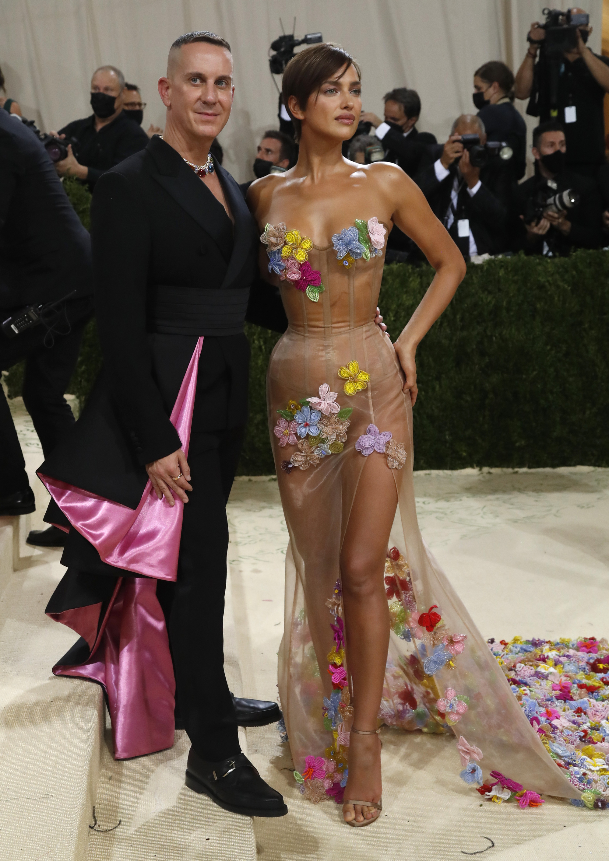 Megan Fox, Jennifer Lopez đọ độ gợi cảm tại Met Gala 2021 - Ảnh 12.