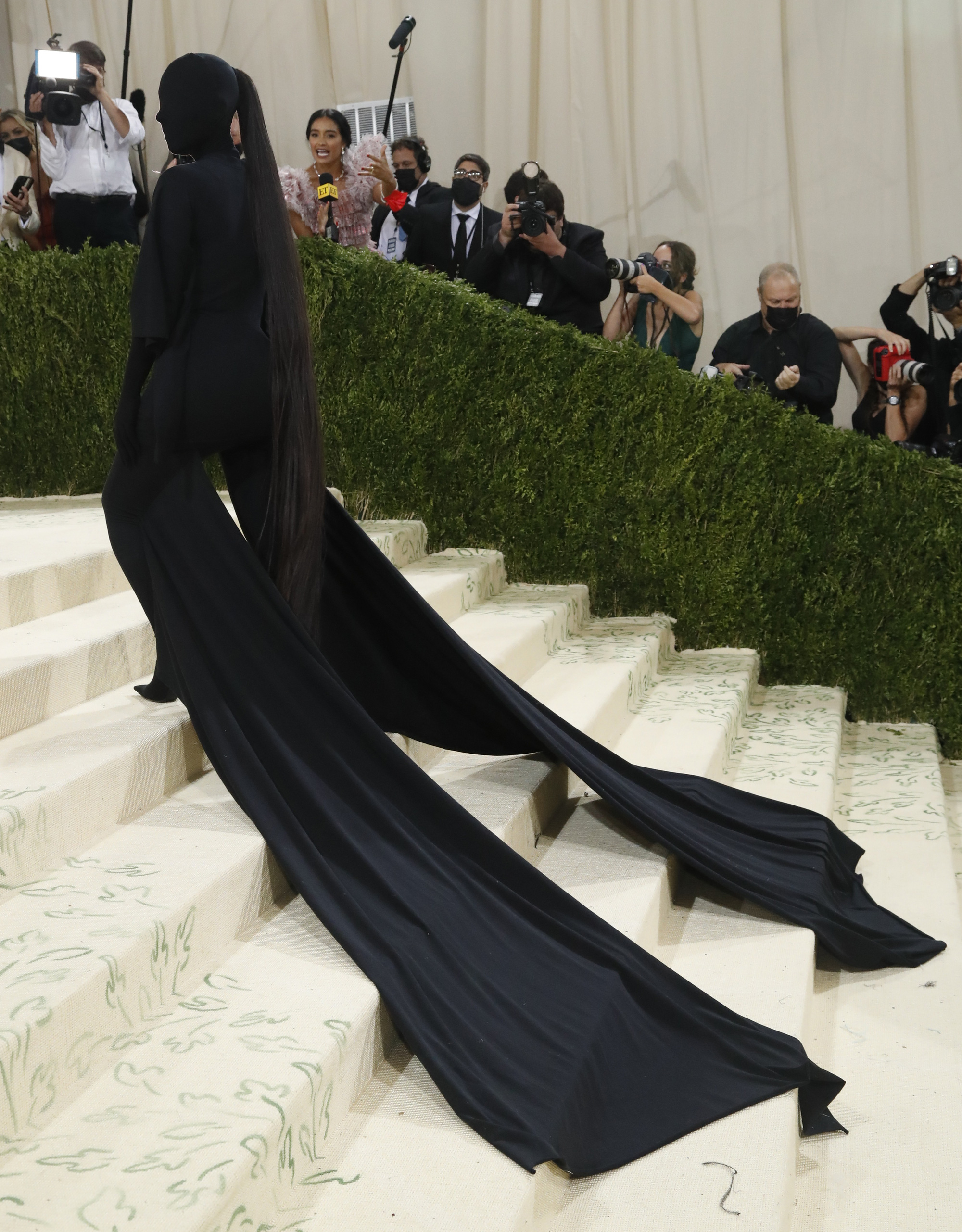 Megan Fox, Jennifer Lopez đọ độ gợi cảm tại Met Gala 2021 - Ảnh 8.