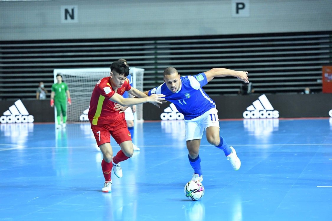 Việt Nam thua đậm Brazil trong trận ra quân Futsal World Cup 2021 - Ảnh 2.