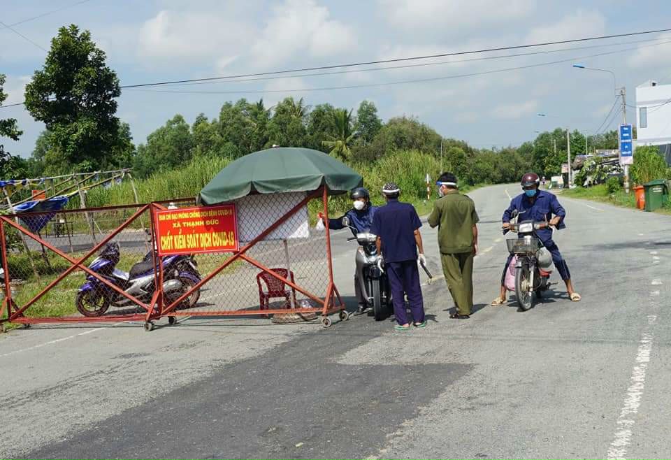 Long An: Người tiêm 2 mũi vắc- xin được đi lại trong khu vực Chỉ thị 15 - Ảnh 1. Long An: Người tiêm 2 mũi vắc- xin được đi lại trong khu vực Chỉ thị 15 - Ảnh 1.