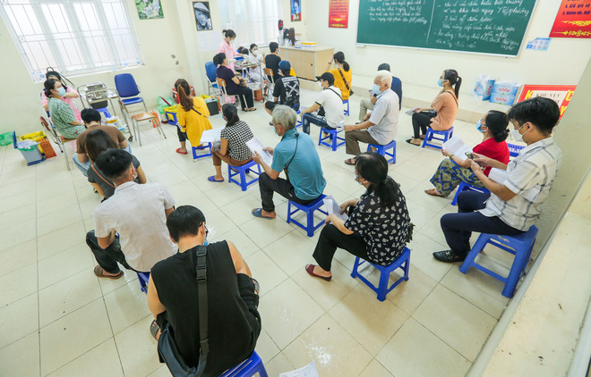 Bí thư Hà Nội nói về thành công chiến dịch thần tốc tiêm vắc-xin phòng Covid-19 - Ảnh 2. Bí thư Hà Nội nói về thành công chiến dịch thần tốc tiêm vắc-xin phòng Covid-19 - Ảnh 2.