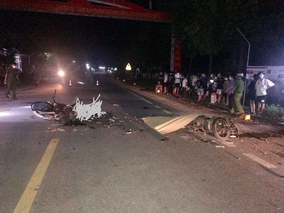 2 người chết, 1 trọng thương sau cú va chạm giữa 2 xe máy - Ảnh 1. 2 người chết, 1 trọng thương sau cú va chạm giữa 2 xe máy - Ảnh 1.