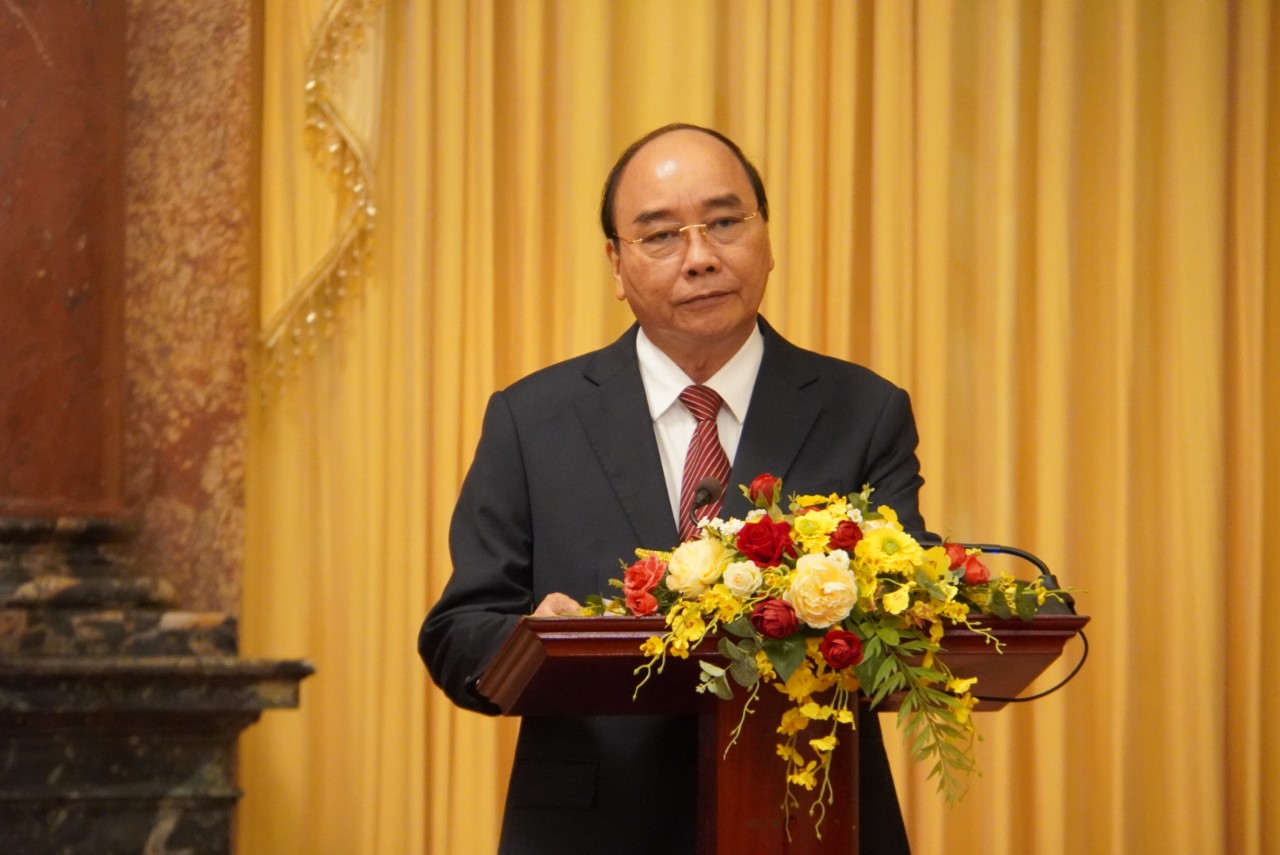 Chủ tịch nước Nguyễn Xuân Phúc trao quyết định bổ nhiệm 4 Thẩm phán TAND Tối cao - Ảnh 2. Chủ tịch nước Nguyễn Xuân Phúc trao quyết định bổ nhiệm 4 Thẩm phán TAND Tối cao - Ảnh 2.