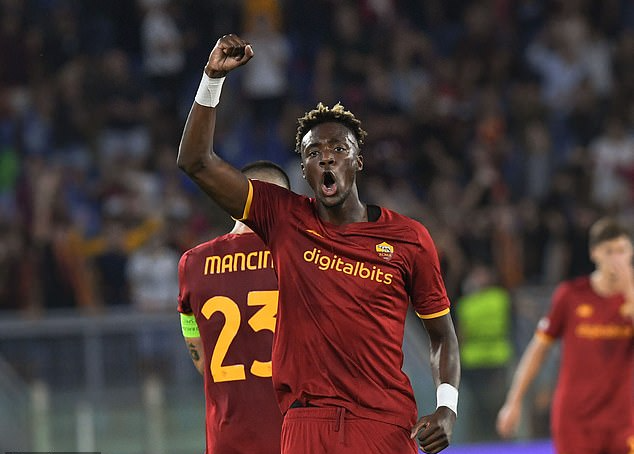 AS Roma thắng đậm CSKA Sofia, mừng trận cầu 1.001 của HLV Jose Mourinho - Ảnh 5. AS Roma thắng đậm CSKA Sofia, mừng trận cầu 1.001 của HLV Jose Mourinho - Ảnh 5.