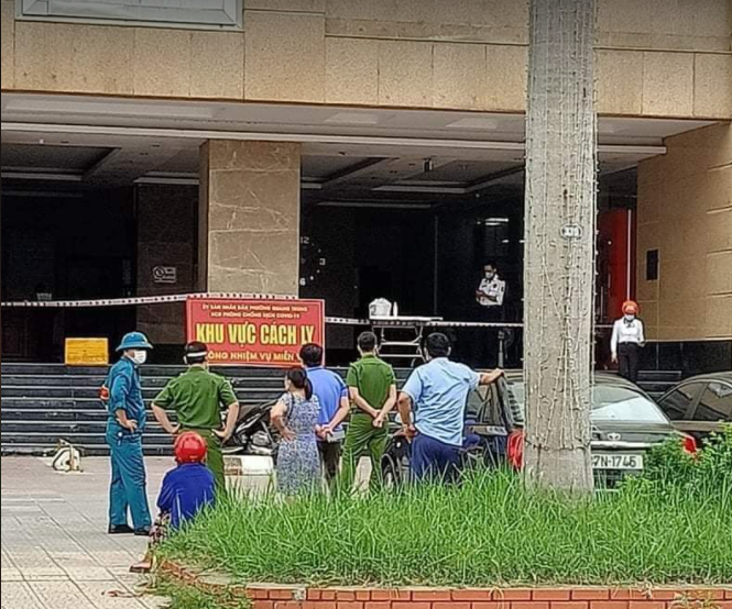 Phong tá»a khẩn cấp tòa nhà chung cư khi phát hiện ca dương tÃnh SARS-CoV-2 - Ảnh 1. Phong tá»a khẩn cấp tòa nhà chung cư khi phát hiện ca dương tÃnh SARS-CoV-2 - Ảnh 1.