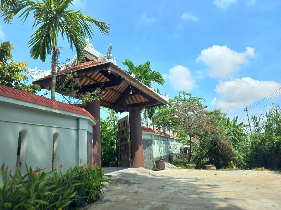 Vì sao biệt phủ xây trái phép ở Thừa Thiên-Huế chưa tháo dỡ? - Ảnh 2. Vì sao biệt phủ xây trái phép ở Thừa Thiên-Huế chưa tháo dỡ? - Ảnh 2.