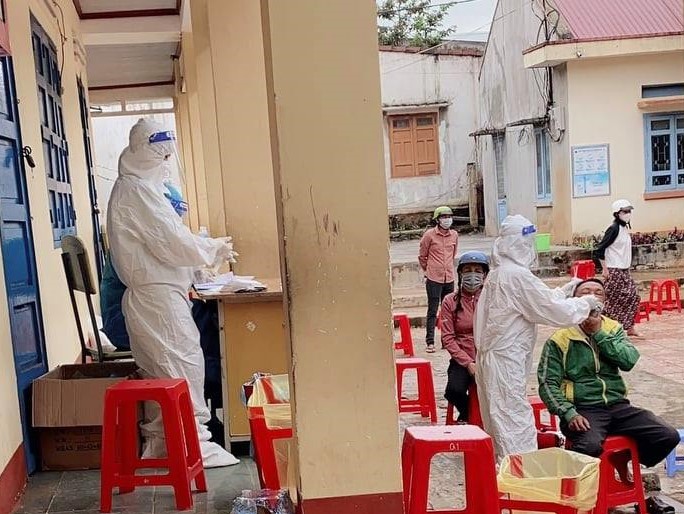 Äắk Lắk: Xét nghiệm nhanh ngoà i cá»™ng đồng phát hiện nhiá»u ca dương tÃnh vá»›i SARS-CoV-2 - Ảnh 1. Äắk Lắk: Xét nghiệm nhanh ngoà i cá»™ng đồng phát hiện nhiá»u ca dương tÃnh vá»›i SARS-CoV-2 - Ảnh 1.