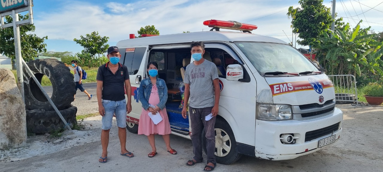 Bị giữ bằng lái, gã trai vẫn lấy xe cứu thương dá»m chở ngưá»i vá» từ vùng có dịch - Ảnh 1. Bị giữ bằng lái, gã trai vẫn lấy xe cứu thương dá»m chở ngưá»i vá» từ vùng có dịch - Ảnh 1.