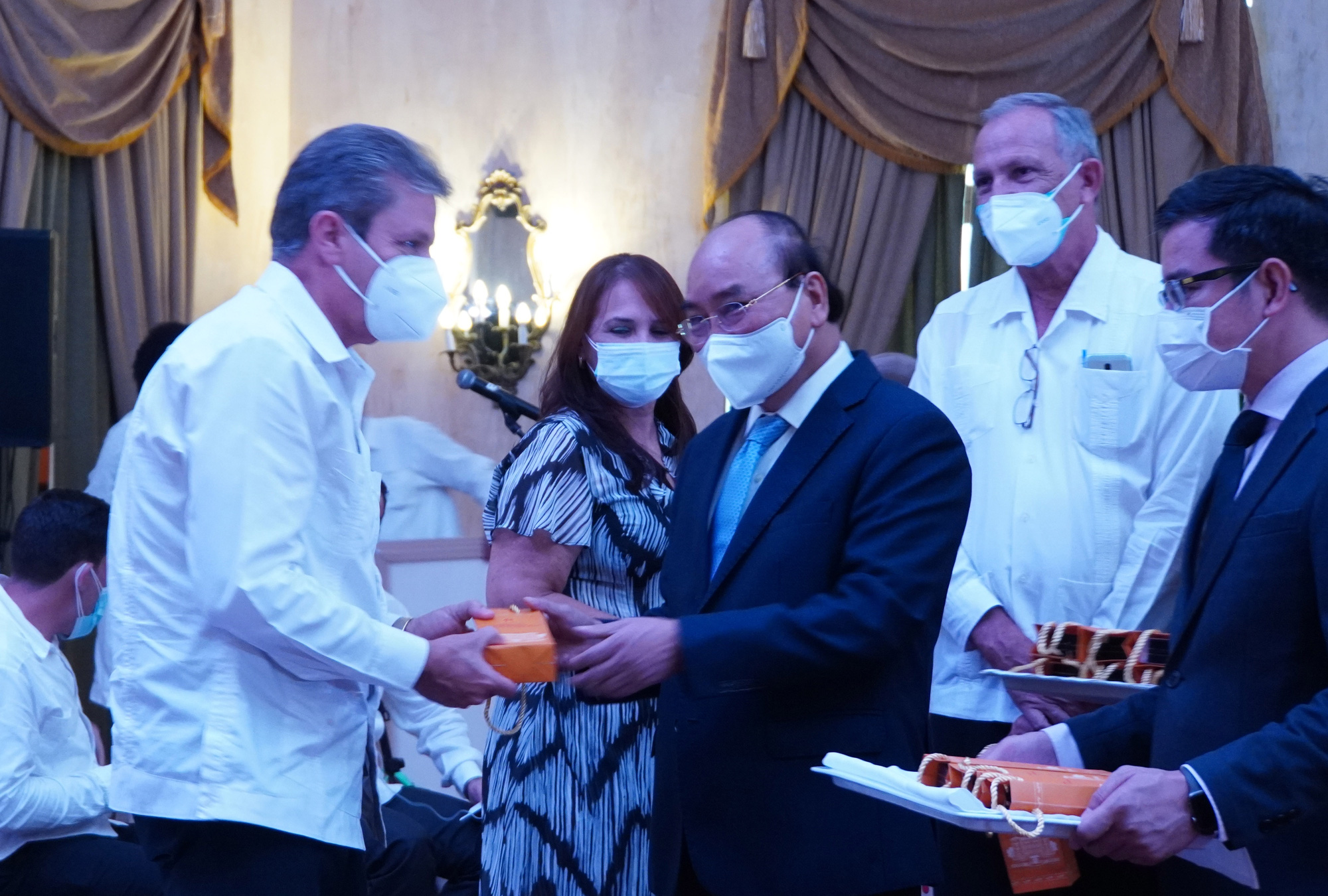 Chủ tịch nước: Việt Nam sẵn sàng đóng góp vào sự phát triển của Cuba - Ảnh 5. Chủ tịch nước: Việt Nam sẵn sàng đóng góp vào sự phát triển của Cuba - Ảnh 5.