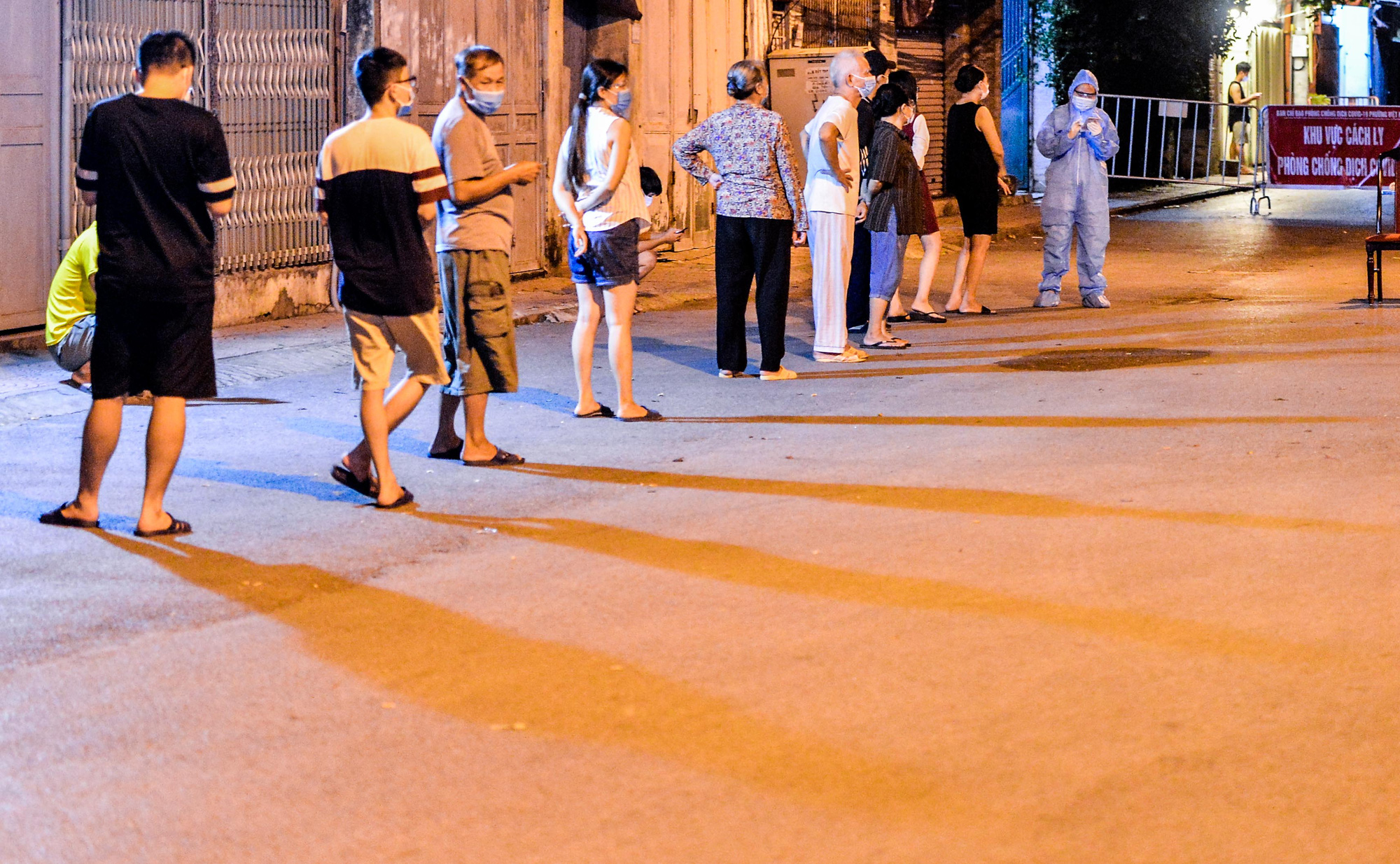 CLIP: Lấy 5.000 mẫu xét nghiệm Covid-19 và trả kết quả ngay qua Bluezone - Ảnh 4.