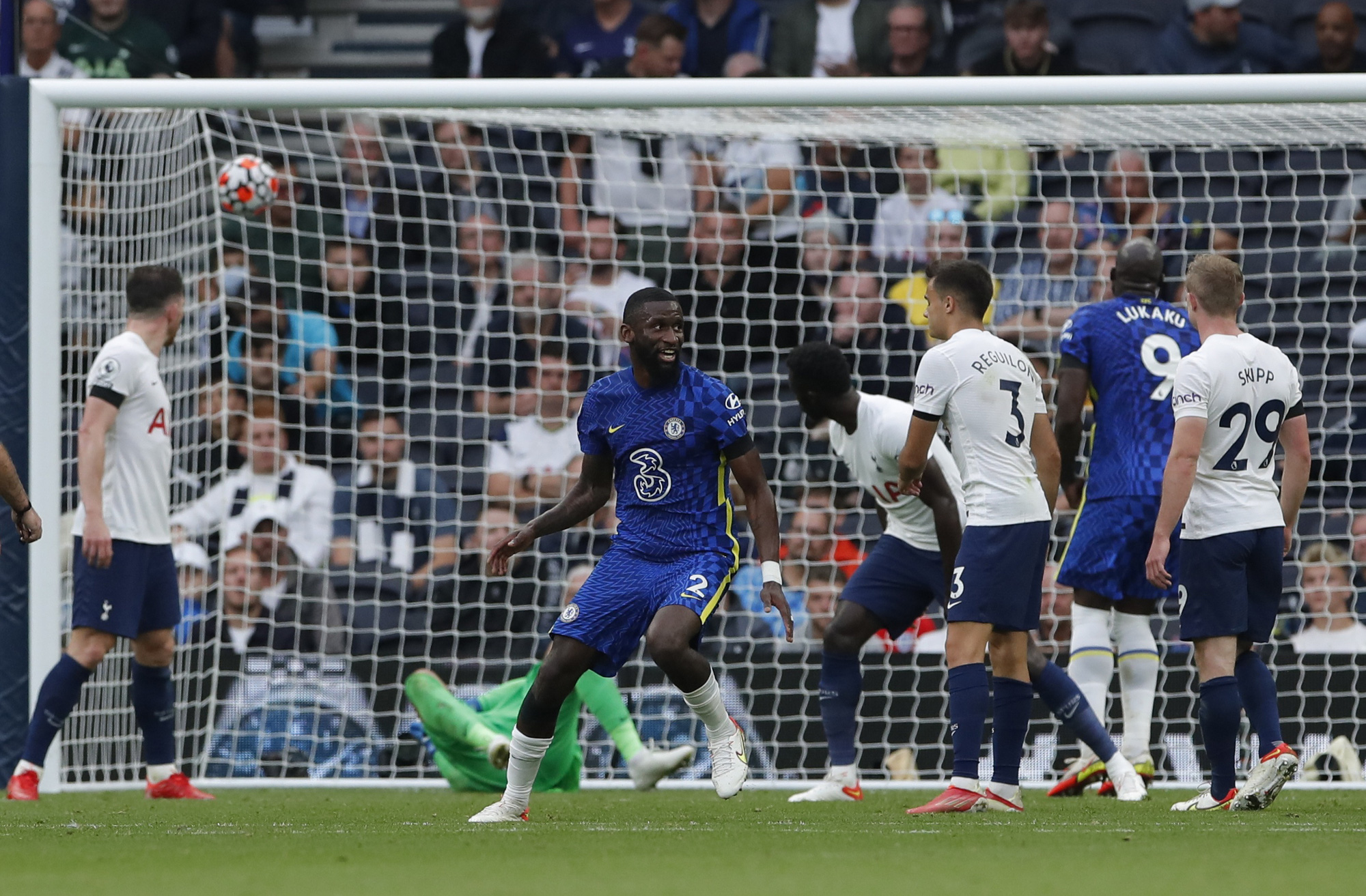 Tottenham thua tan tác sân nhà, Chelsea lên đỉnh bảng Ngoại hạng Anh - Ảnh 7.
