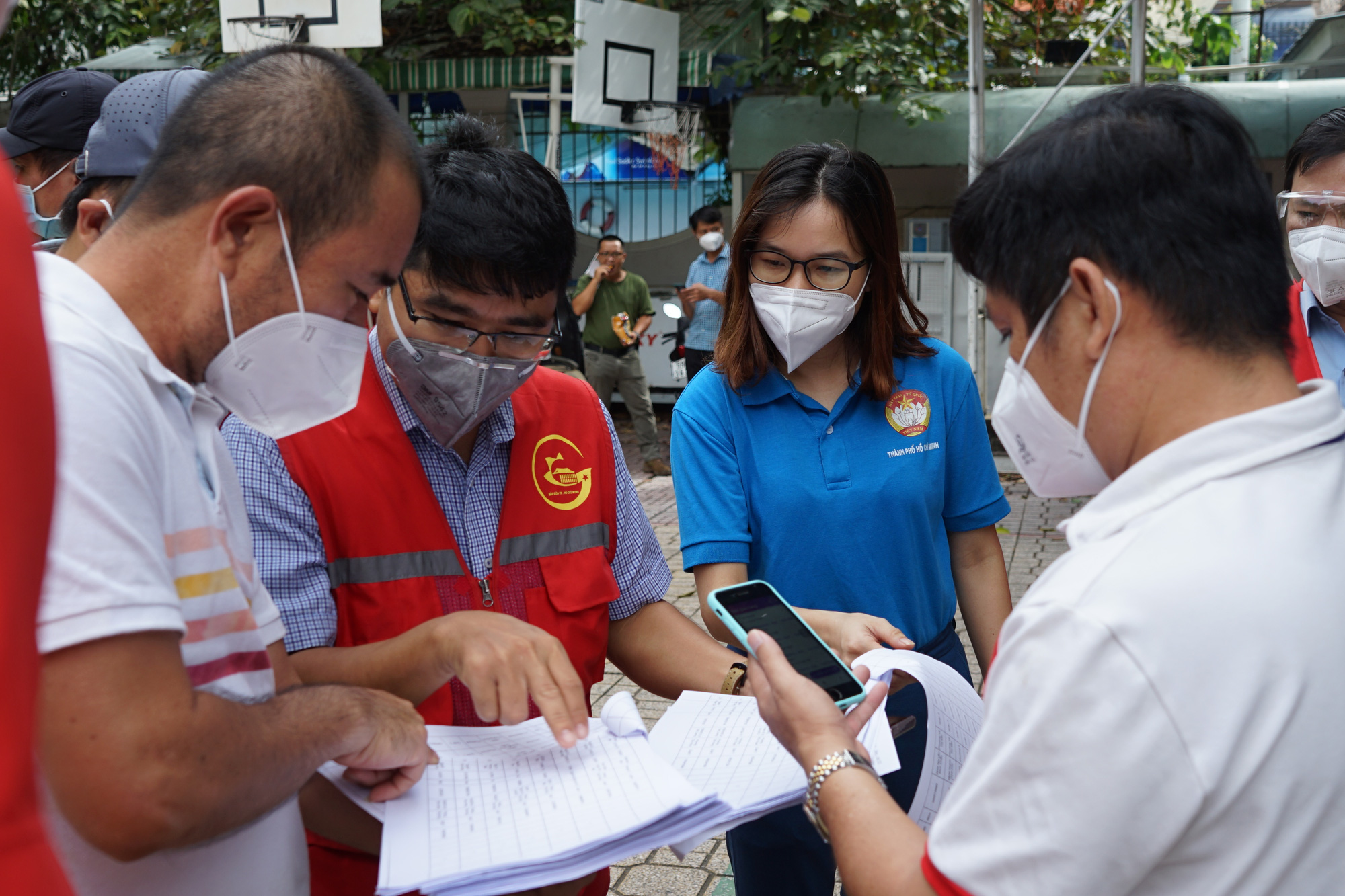 TP HCM: Đội SOS hoàn thành sứ mệnh cứu đói khẩn cấp cho người dân trong dịch bệnh - Ảnh 4.
