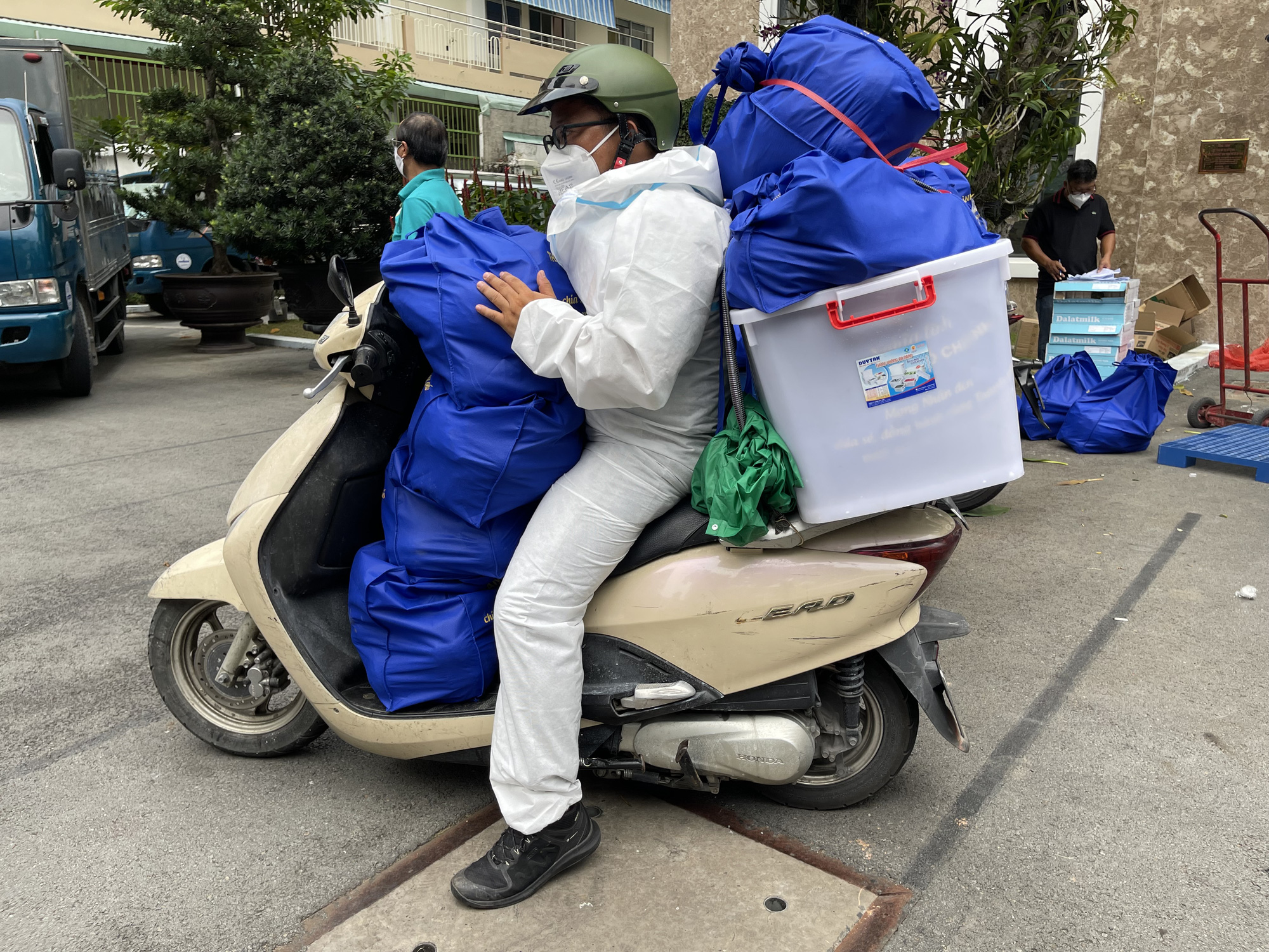 TP HCM: Đội SOS hoàn thành sứ mệnh cứu đói khẩn cấp cho người dân trong dịch bệnh - Ảnh 2.