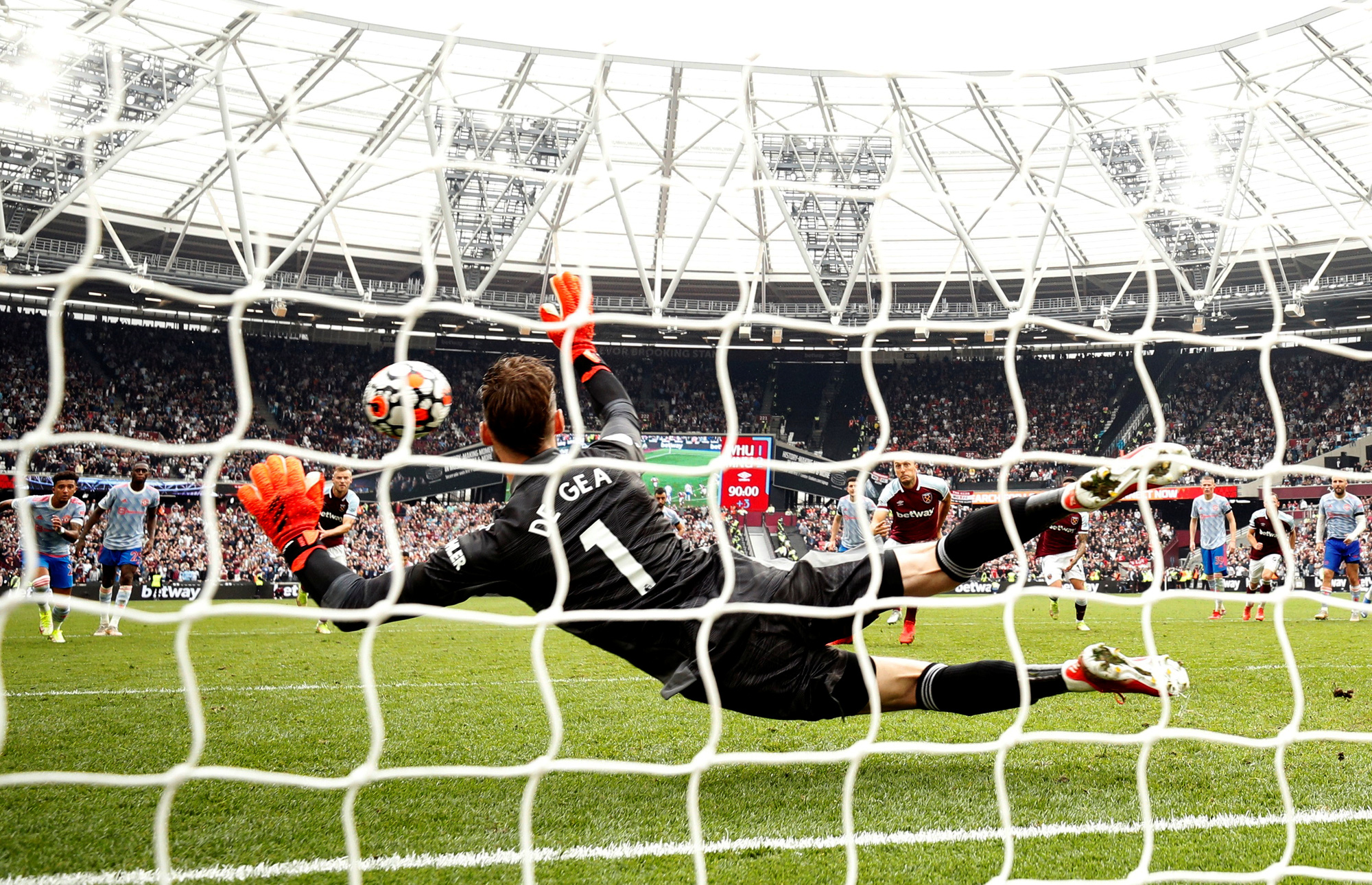 De Gea cản phạt đền sau 5 năm, chặn đứng chuỗi 40 bàn thua &amp;quot;khủng&amp;quot; - Báo  Người lao động