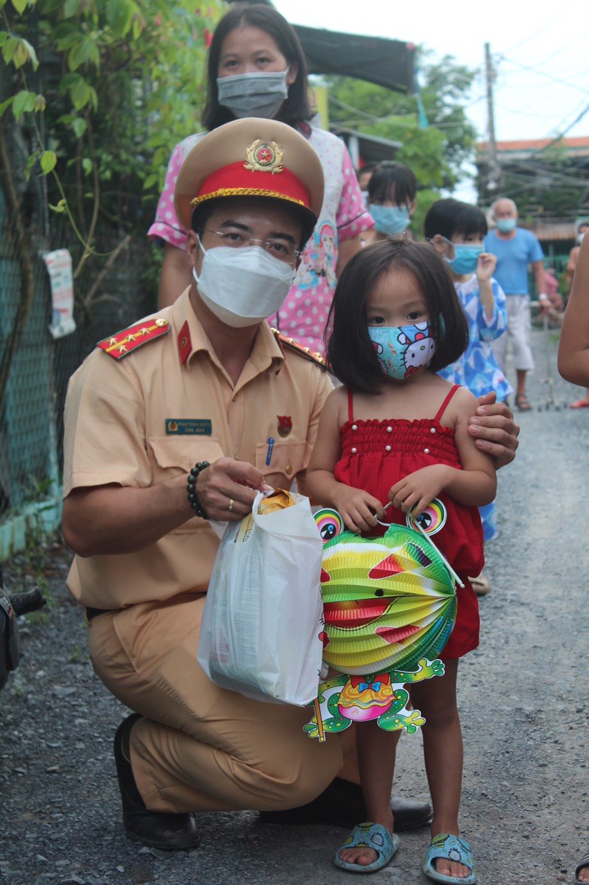 Trung thu mùa giãn cách - Ảnh 2.