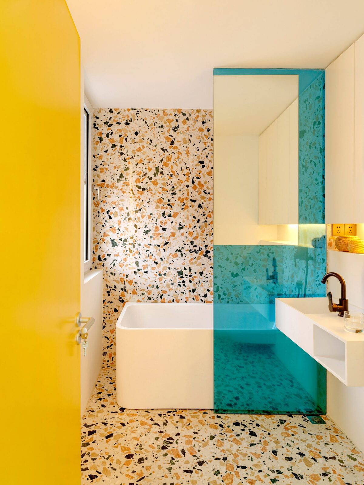 10 mẫu phòng tắm cho người thích màu sắc