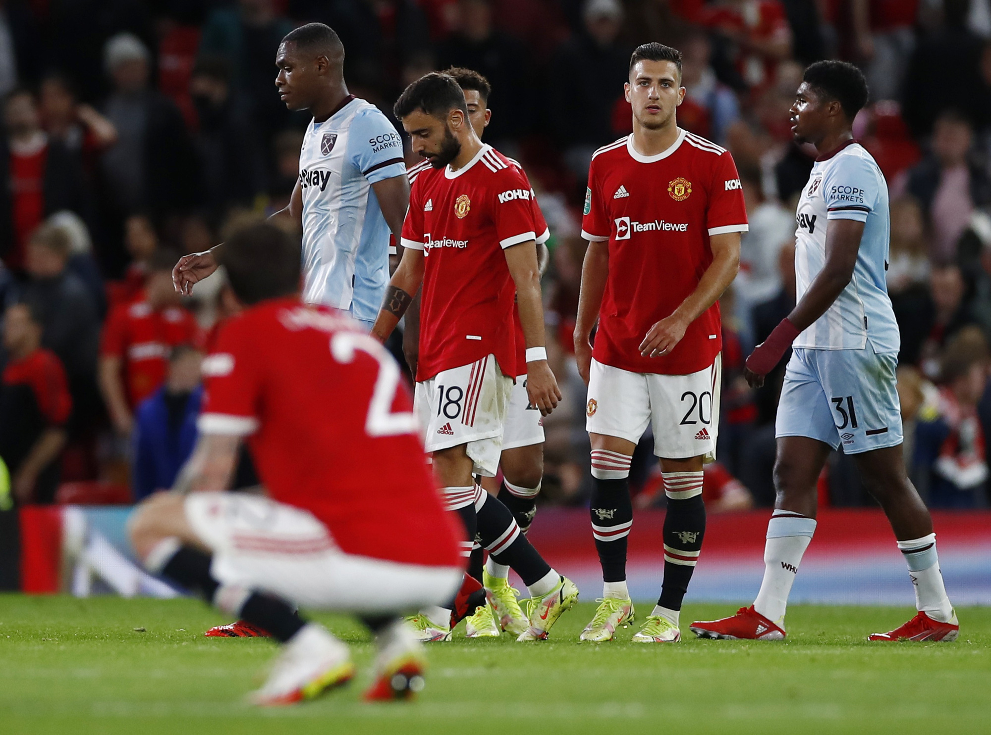 Báo chí Anh chê cười Man United sau cú sốc bị loại ở vòng 3 League Cup - Ảnh 6.